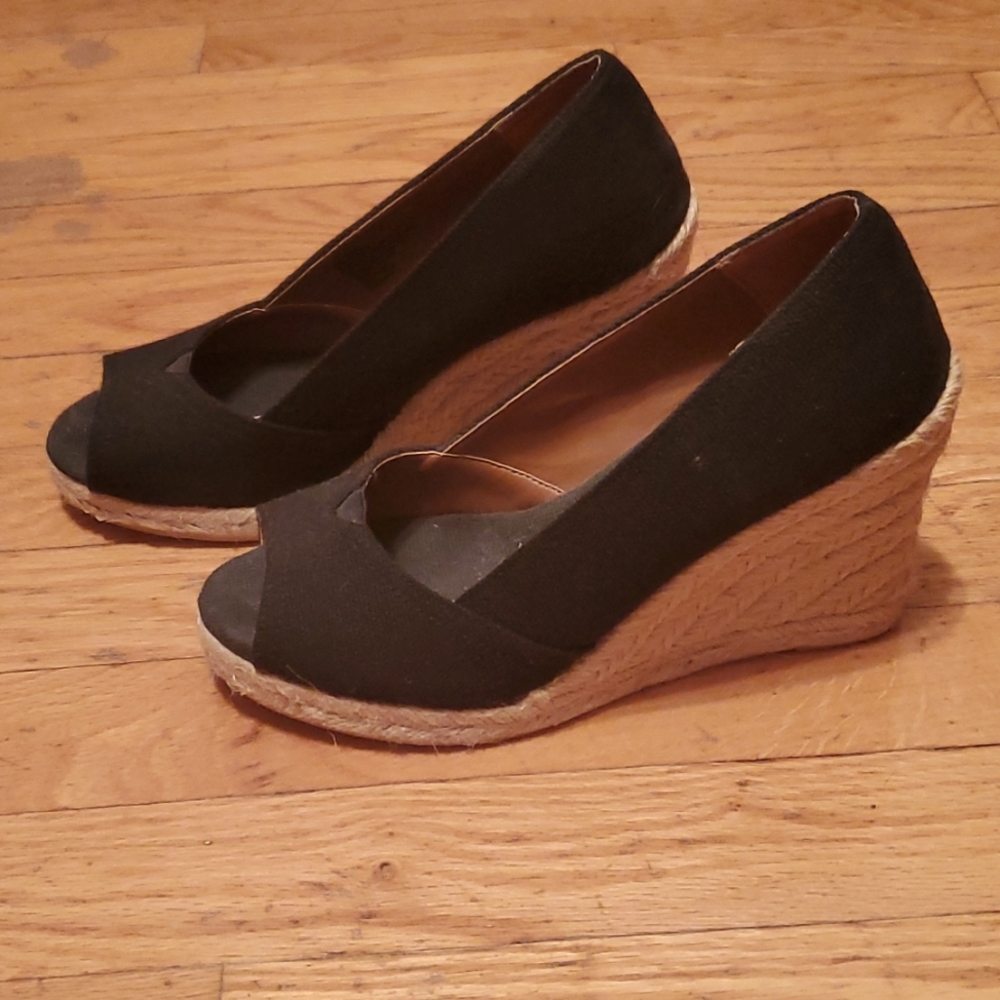 Sonoma, size 7.5, open toe wedges.